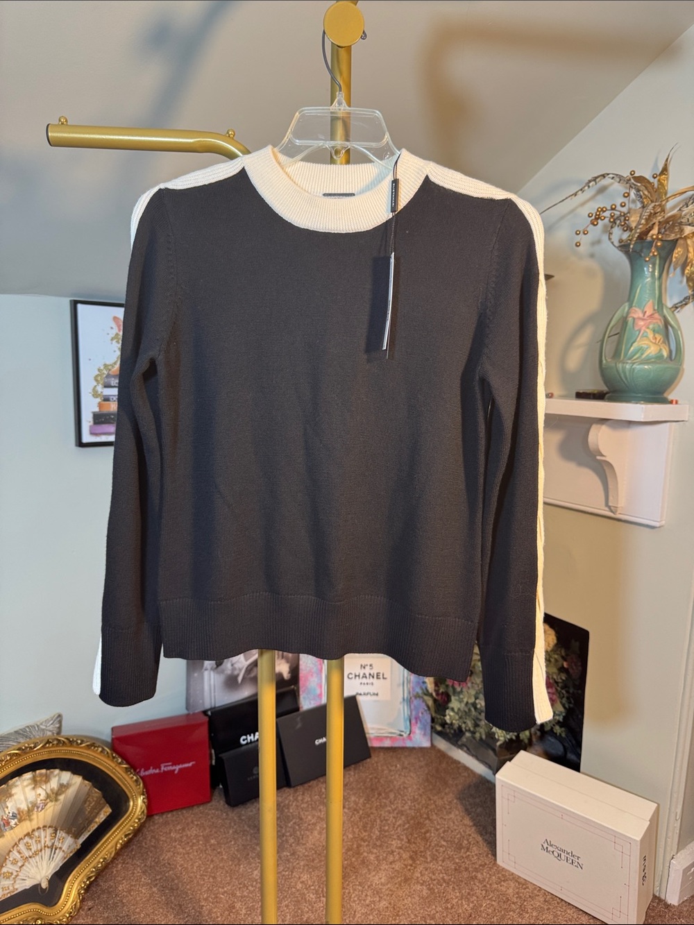 NWT Elie Tahari T-Neck Cable Sweater Merino Wool Black & White Med Weight Nice!!